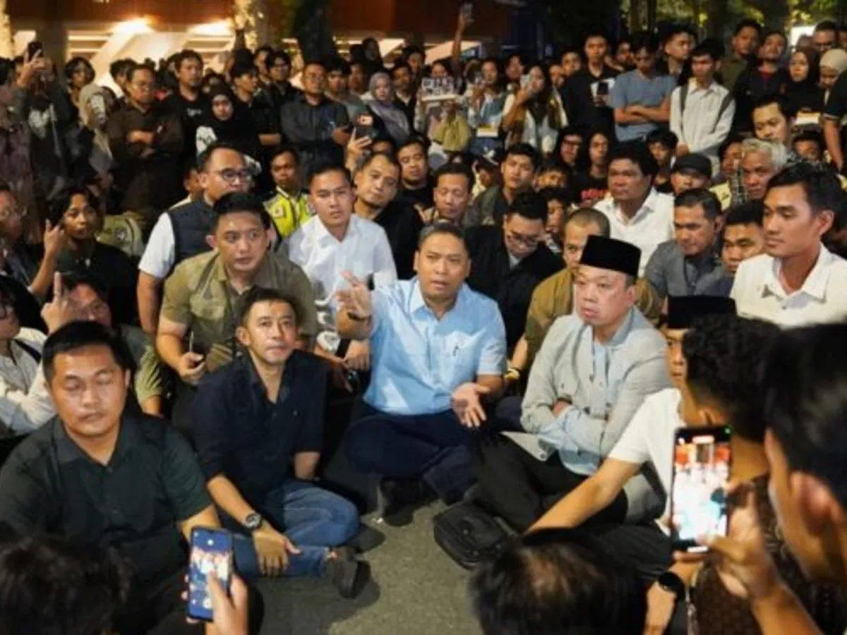 Ex-Activist Budiman Branded 'Traitor' as Students Disrupt UGM Forum