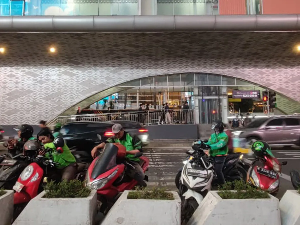 Grab's 8% Commission Rule Simplifies Pay, Not Income
