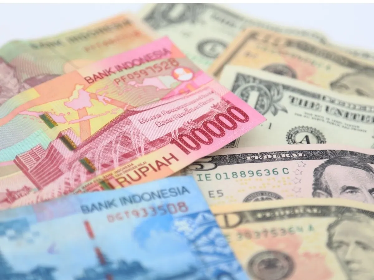 Rupiah Ditutup Menguat ke Rp17.921